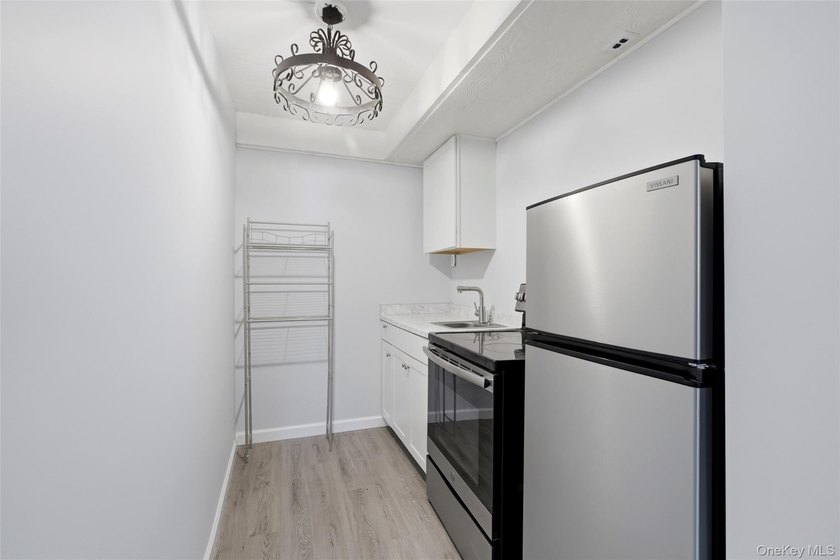 Welcome to 26 Woodchuck Lane in Setauket, located in the highly - photo 21