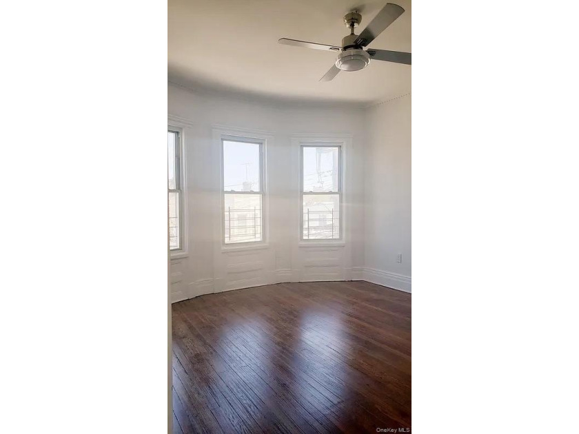Turnkey 3-unit multifamily in Van Nest, two blocks from the 2 &amp; - photo 5