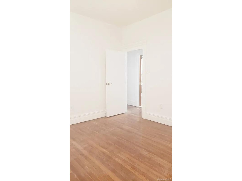 Turnkey 3-unit multifamily in Van Nest, two blocks from the 2 &amp; - photo 8
