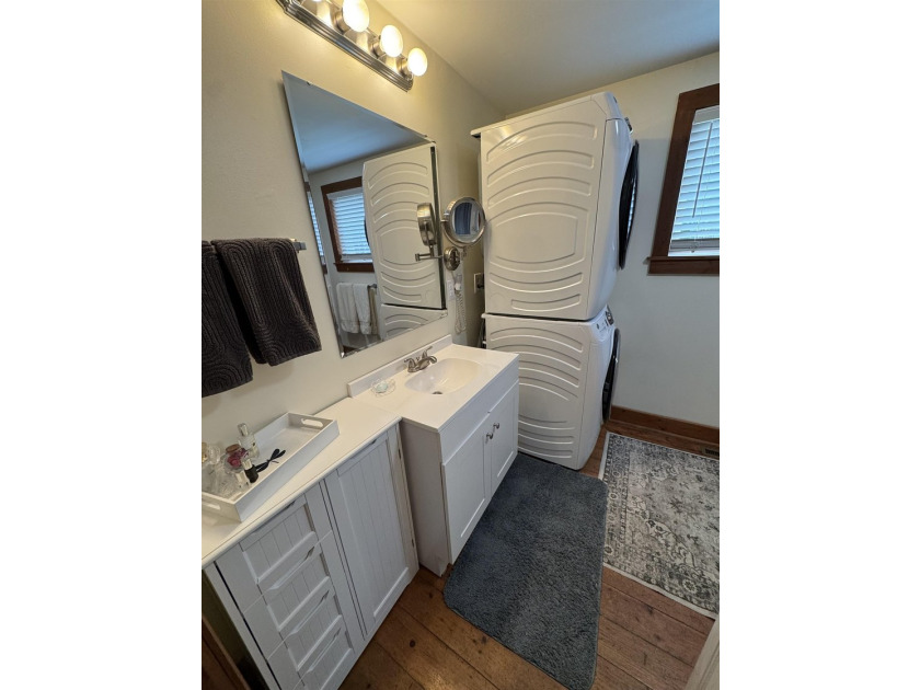 Adorable, updated &amp; perfectly located, welcome to one of - photo 15