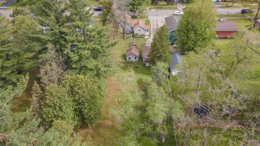 Adorable, updated &amp; perfectly located, welcome to one of - photo 27