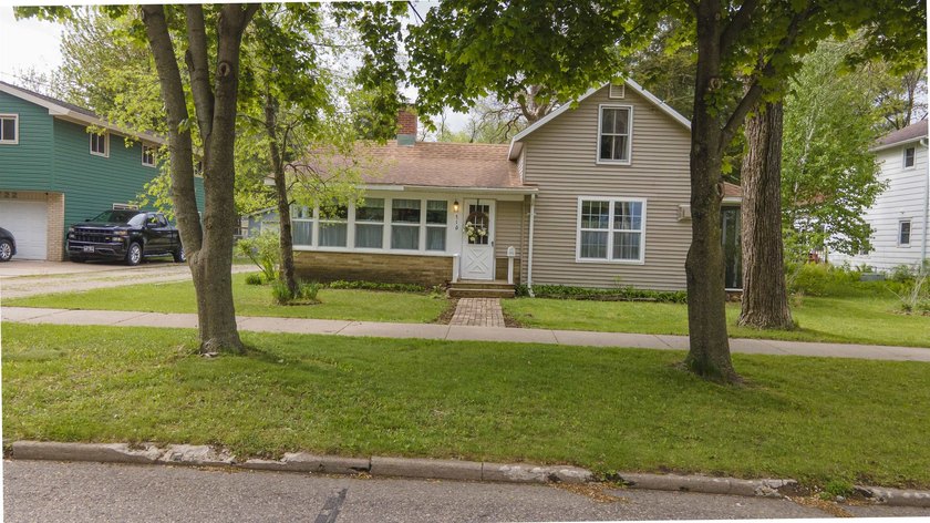 Adorable, updated &amp; perfectly located, welcome to one of - photo 30