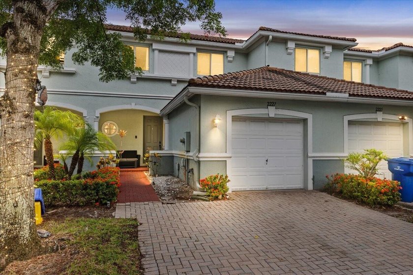 Discover effortless living in the gated community of Thousand - photo 4