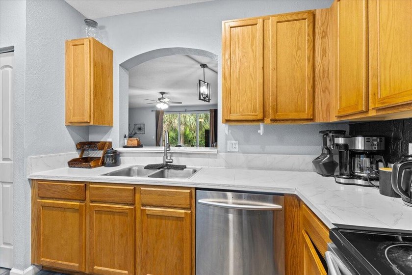 Discover effortless living in the gated community of Thousand - photo 8