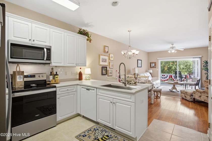 Welcome to 610 W Brown Street, Apt. E, a beautifully maintained - photo 11