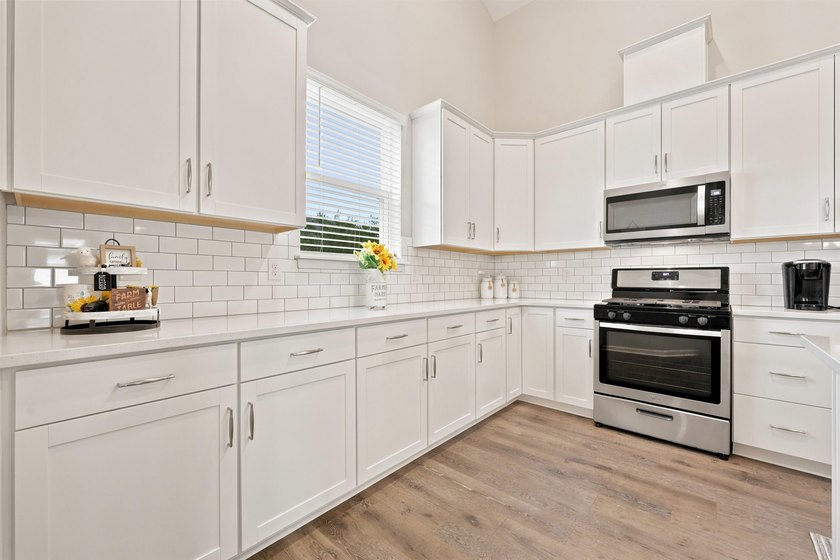 Don't wait too long to see this GEM! Built in 2021, this - photo 18