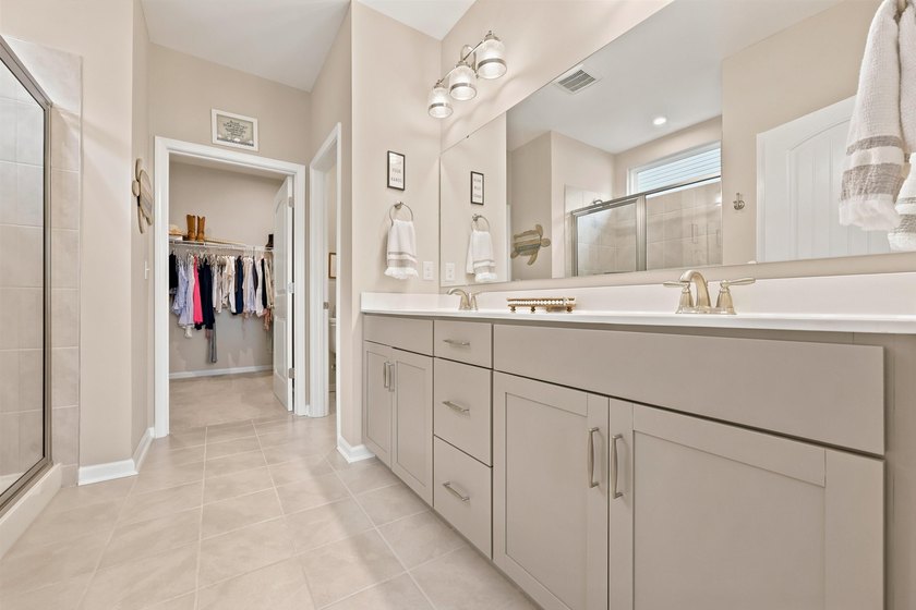 Don't wait too long to see this GEM! Built in 2021, this - photo 35