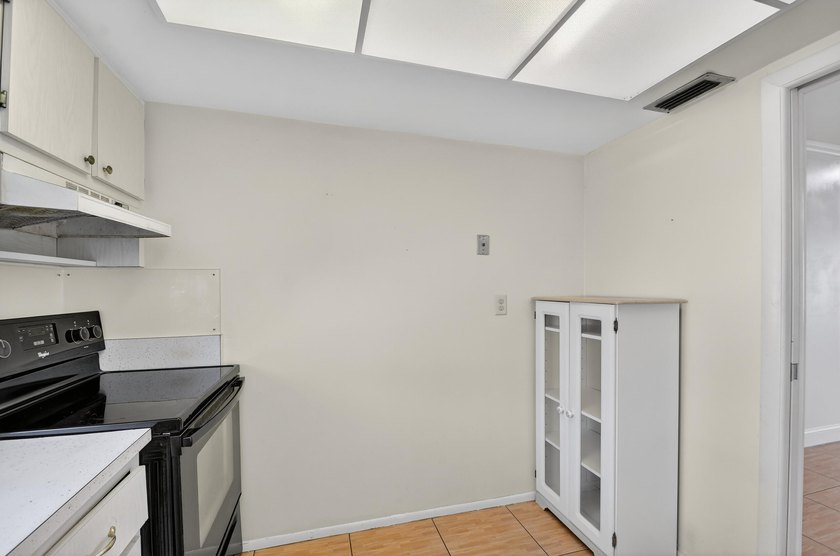 Charming 2 bedroom, 1 bathroom villa in the desirable Dudley - photo 18