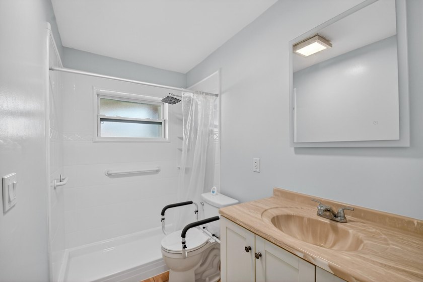 Charming 2 bedroom, 1 bathroom villa in the desirable Dudley - photo 23