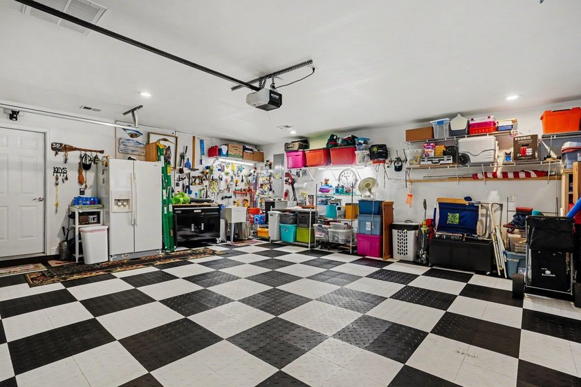 Located in the gated St. David's Township section of Windsor - photo 31