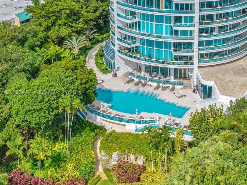 Experience the pinnacle of luxury living in this extraordinary - photo 31