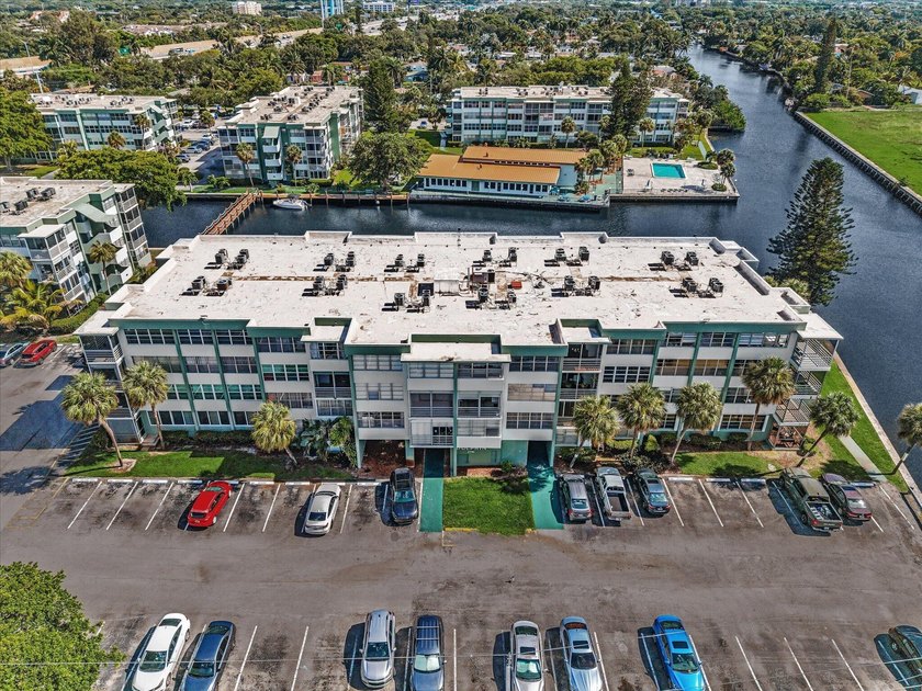 Welcome to Watergate Condominium No. 4 in Hollywood, FL, where - photo 45