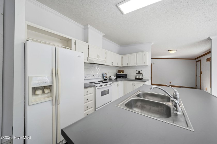 Welcome to 63 Warwick Court in the desirable Groves Point - photo 12