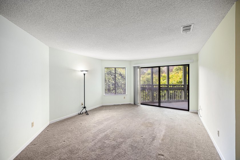 Welcome to this inviting second-floor 1-bedroom, 1-bath condo in - photo 21
