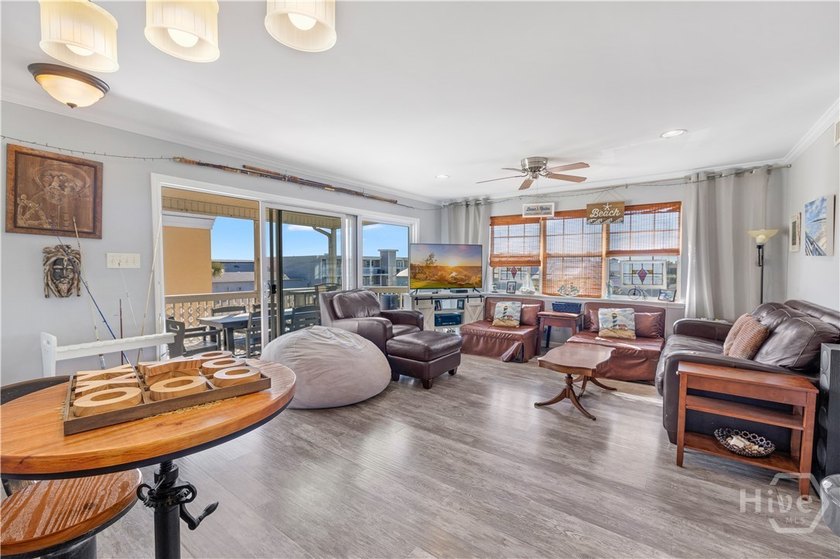 Recently renovated 2BR/2BA third-floor condo in Boylston Place - photo 7