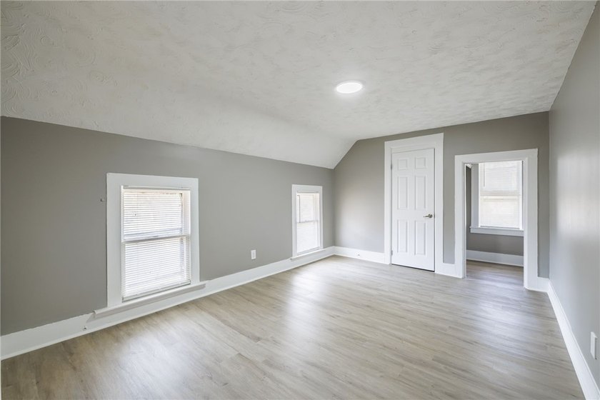 Spacious duplex offering a great opportunity for both - photo 14