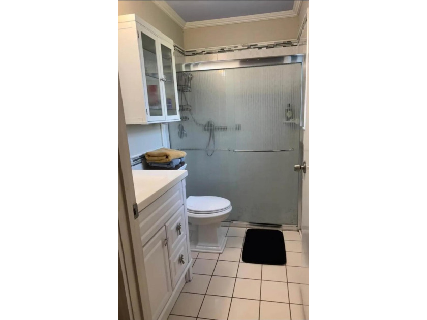 Welcome to a great home in the perfect location! This house with - photo 8