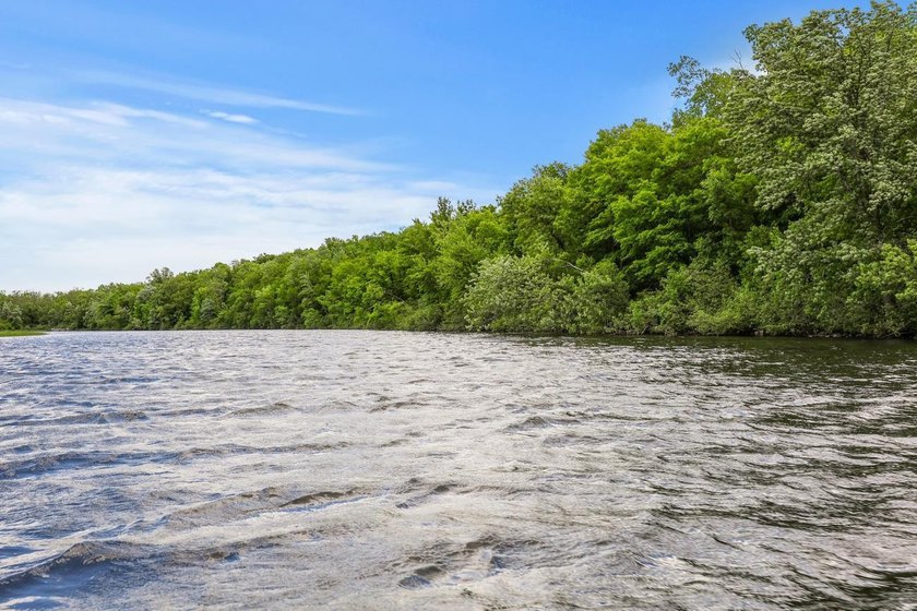 Escape to the beauty of Wisconsin's Northwoods with this - photo 21