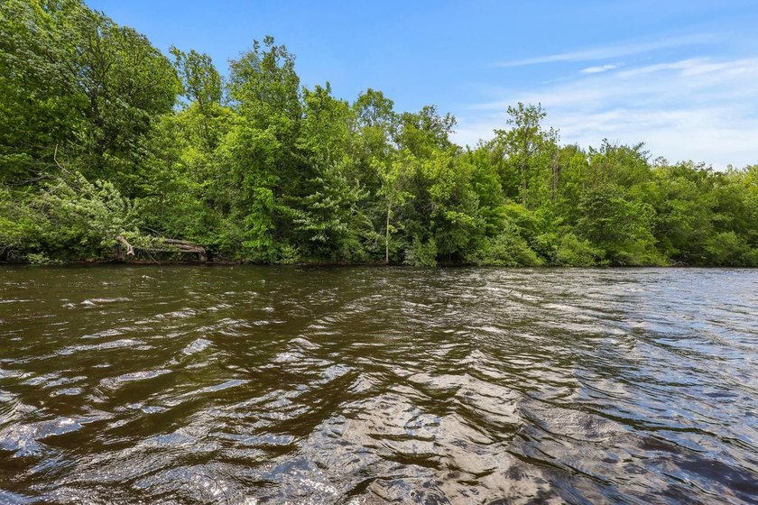 Escape to the beauty of Wisconsin's Northwoods with this - photo 24