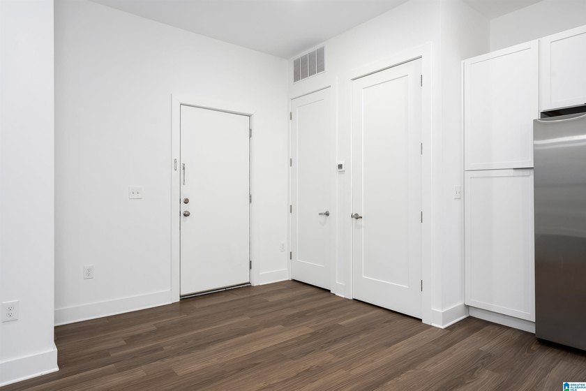 Welcome home to this beautifully appointed 937 square foot - photo 10