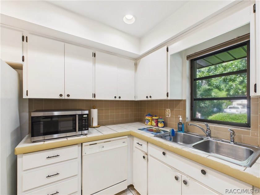 Cozy 2 bedroom 2 bath 2 car garage villa nicely positioned on a - photo 18
