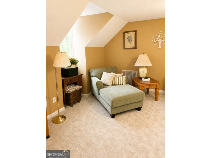 Welcome home to this beautiful 4-bedroom, 3-bath retreat nestled - photo 25