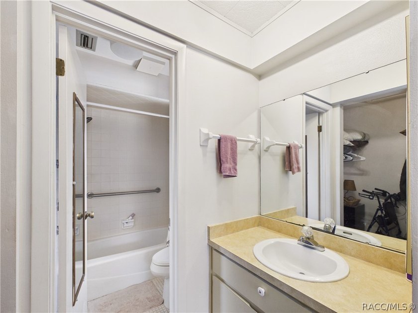 Cozy 2 bedroom 2 bath 2 car garage villa nicely positioned on a - photo 27