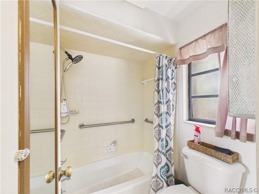 Cozy 2 bedroom 2 bath 2 car garage villa nicely positioned on a - photo 28