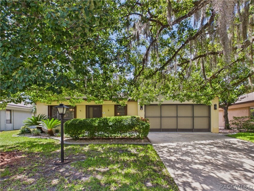 Cozy 2 bedroom 2 bath 2 car garage villa nicely positioned on a - photo 39