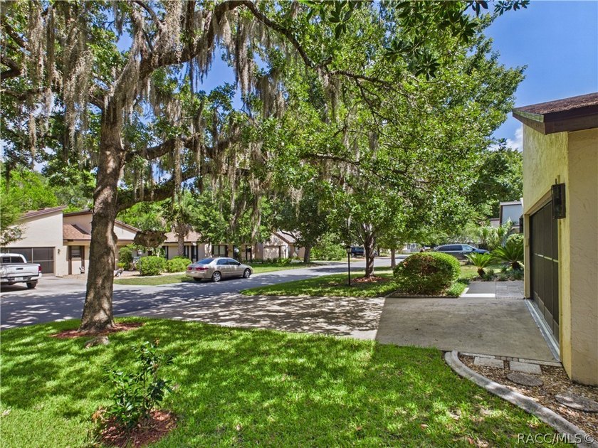 Cozy 2 bedroom 2 bath 2 car garage villa nicely positioned on a - photo 40