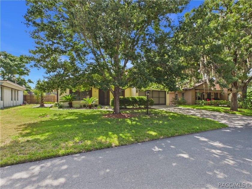 Cozy 2 bedroom 2 bath 2 car garage villa nicely positioned on a - photo 42