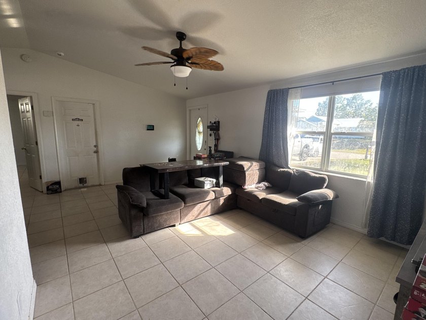Investment opportunity awaits! This charming 3-bedroom pool home - photo 5