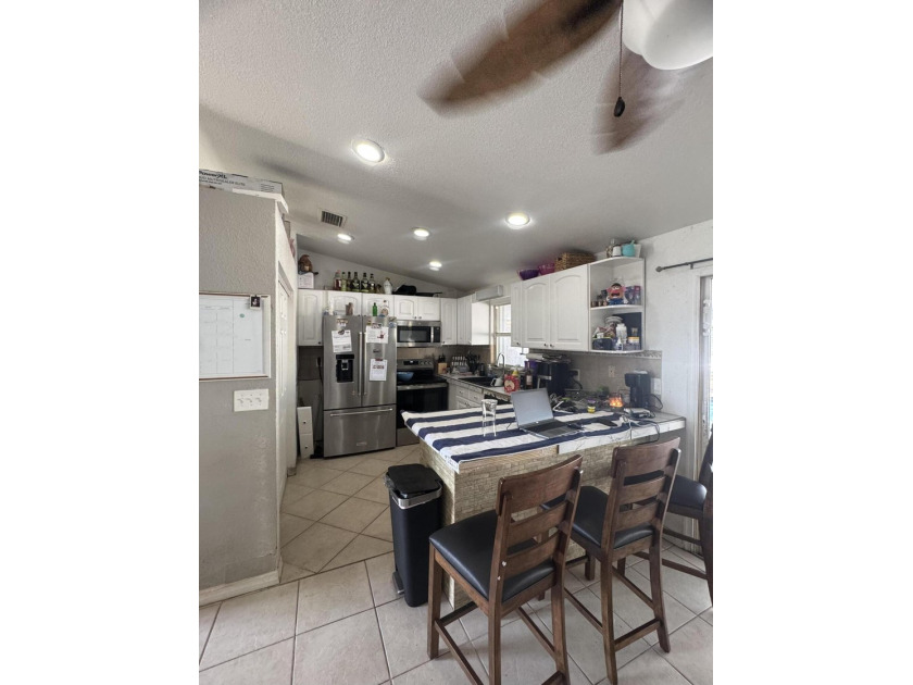 Investment opportunity awaits! This charming 3-bedroom pool home - photo 9