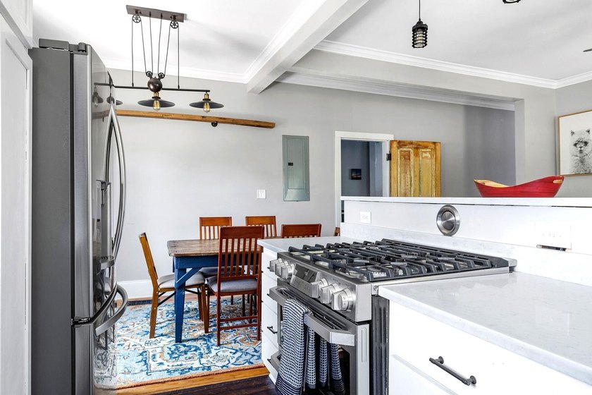 A classic Charleston Single style (currently in dual residence - photo 12
