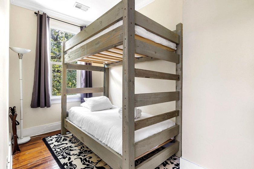 A classic Charleston Single style (currently in dual residence - photo 17