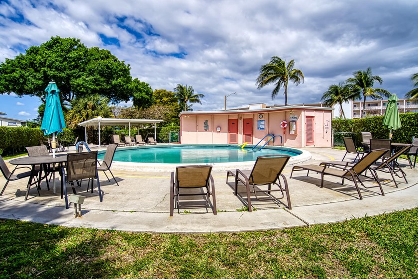 Welcome to the good life at Golf's Edge, a charming residence - photo 40