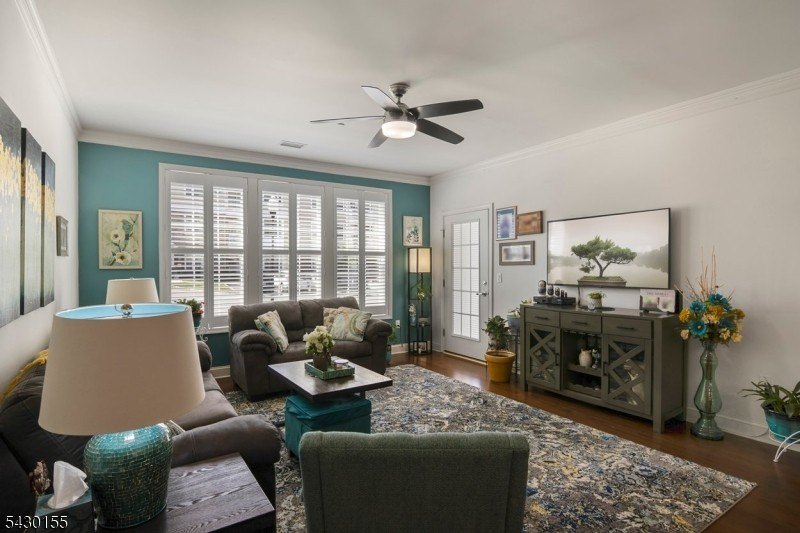 Beautifully appointed and impeccably maintained, this stunning - photo 11