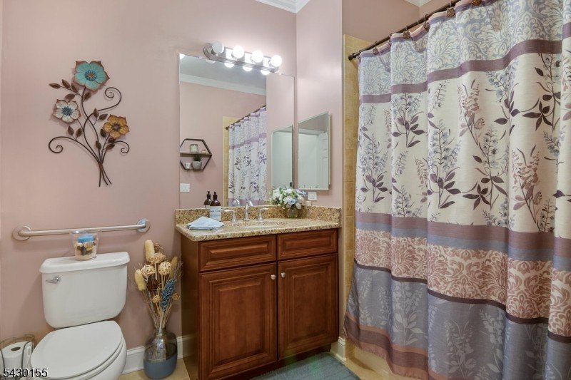 Beautifully appointed and impeccably maintained, this stunning - photo 14