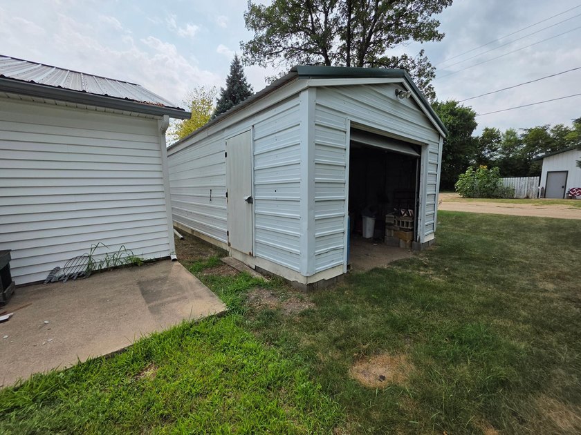 Welcome to a cozy home in a peaceful neighborhood offering all - photo 17