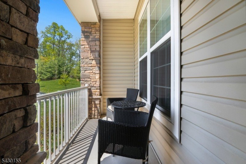 Beautifully appointed and impeccably maintained, this stunning - photo 22