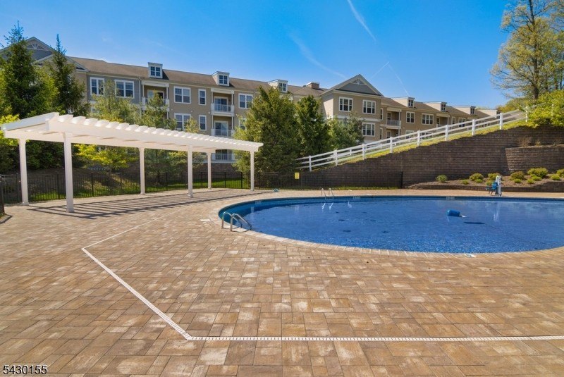 Beautifully appointed and impeccably maintained, this stunning - photo 32