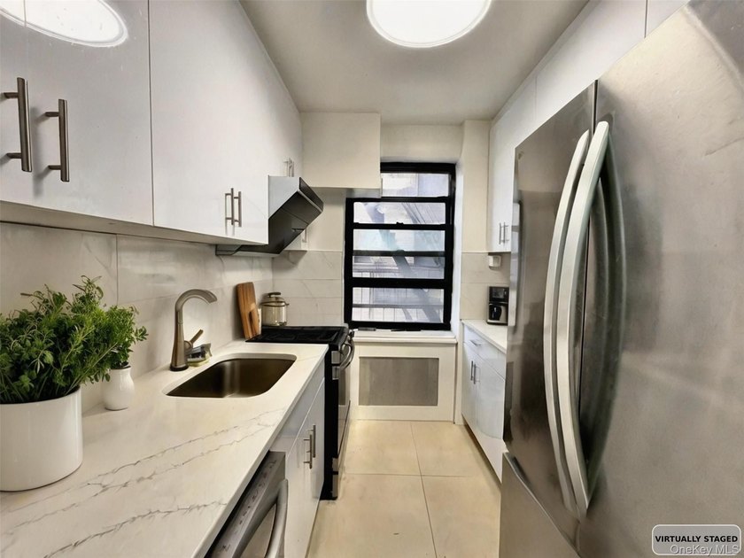 North Flushing Co-op for Sale - Fully Renovated 2 Bedroom, 1 - photo 5