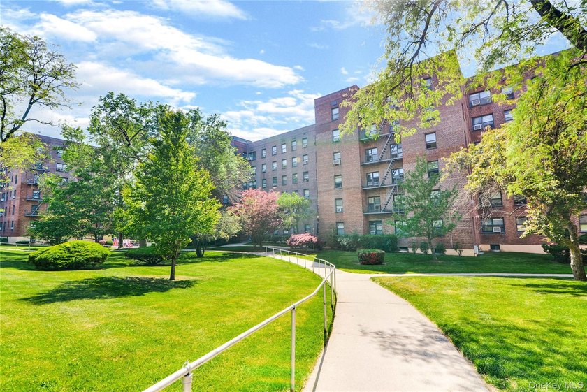 North Flushing Co-op for Sale - Fully Renovated 2 Bedroom, 1 - photo 8