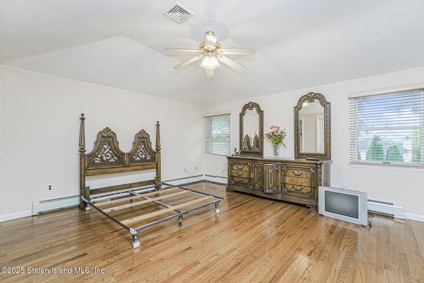 Welcome to 39 Selkirk Street located in a prime South Shore - photo 31