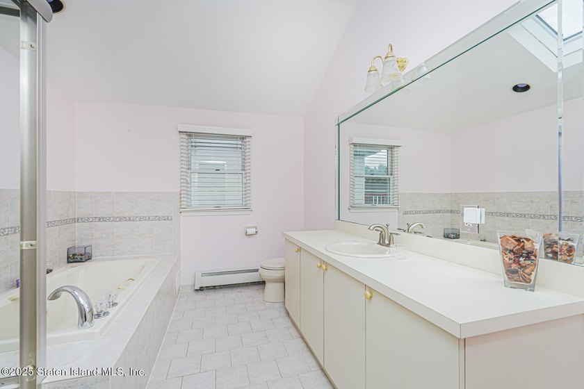 Welcome to 39 Selkirk Street located in a prime South Shore - photo 34