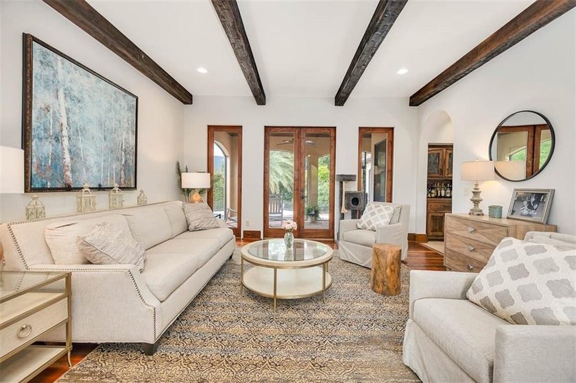 Come see this custom house located in the highly desirable Sea - photo 7