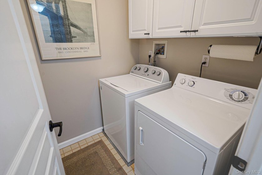 Well-appointed Brightwaters Model 2 story townhouse located in - photo 22