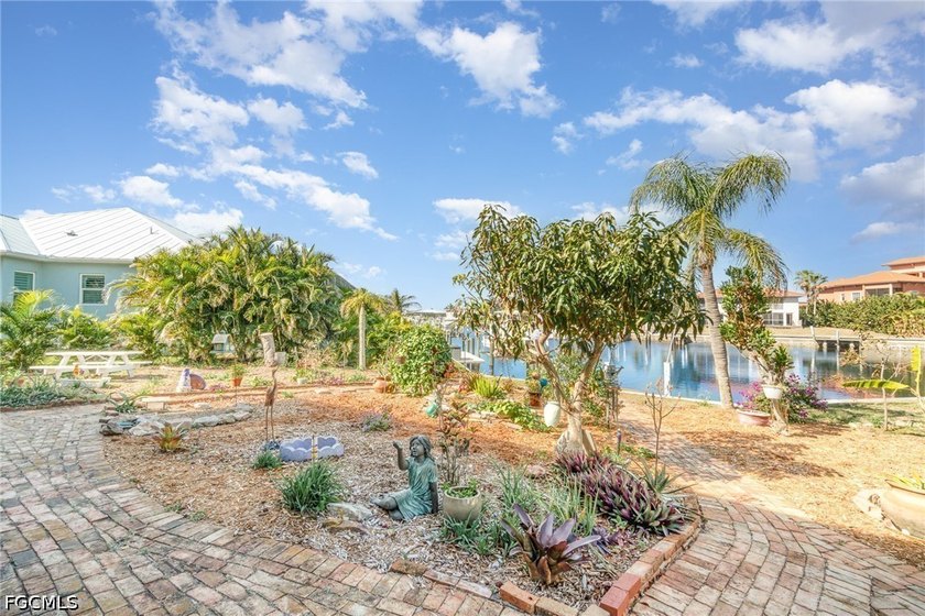 Experience turnkey waterfront living in the heart of Punta - photo 25