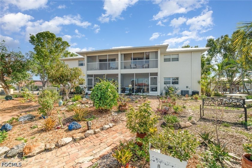 Experience turnkey waterfront living in the heart of Punta - photo 28