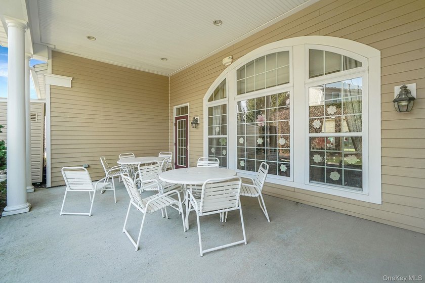 Well-appointed Brightwaters Model 2 story townhouse located in - photo 43